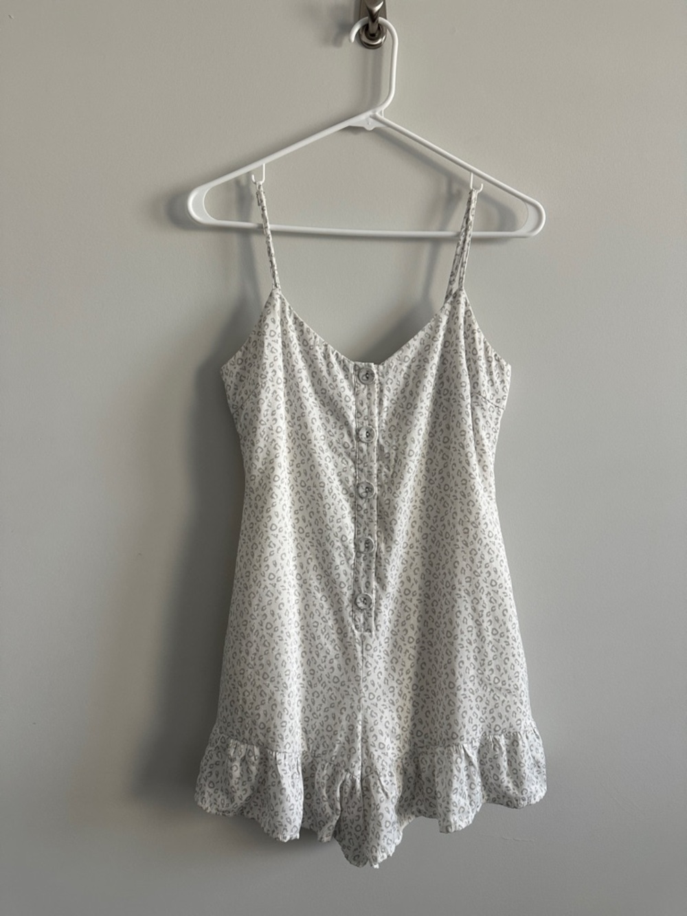 Le Lis Animal Print Romper Size Small